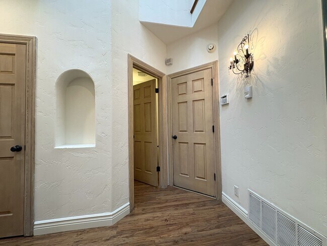 Photo - Spacious and Inviting 3-Bedroom, 2.5-Bath Townhome in the Heart of Menlo Park