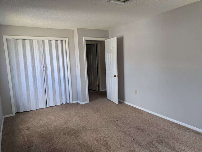 Photo - 17 Blackstone Dr