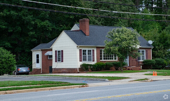 Building Photo - 632 Statesville Blvd Rental