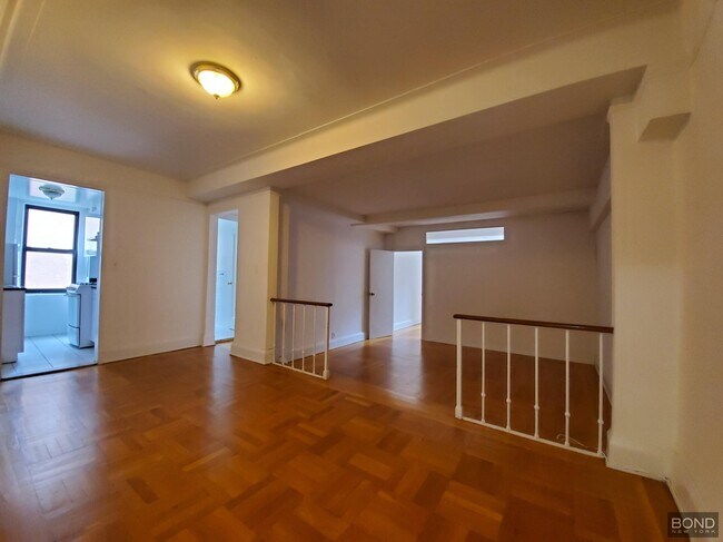 Photo - 137 E 38th St Apartment Unit 5J