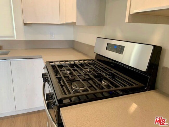 Photo - 626 N Kingsley Dr