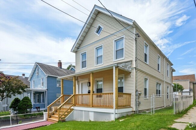 Building Photo - 332 Locust Ave Unit 2 Rental
