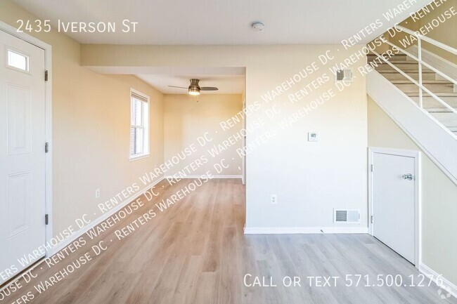 Building Photo - Move-in ready 2-level, 2Bd/1Bth end-of-row... Rental