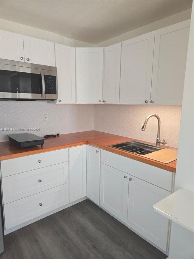 Building Photo - 2115 N 17th Ct Unit 2 Rental
