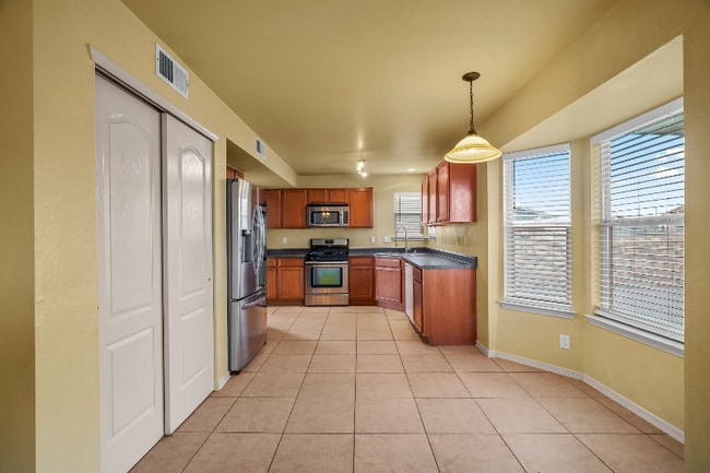 Photo - 6417 Kenmore St