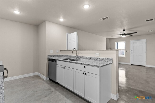 Building Photo - 803 Meadow Cir Rental