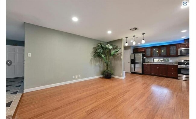 Photo - 2509 Little John Ln