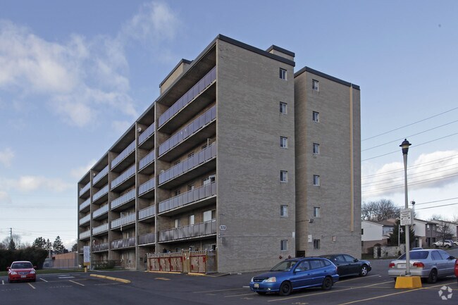 Photo - 549-573 N Service Rd