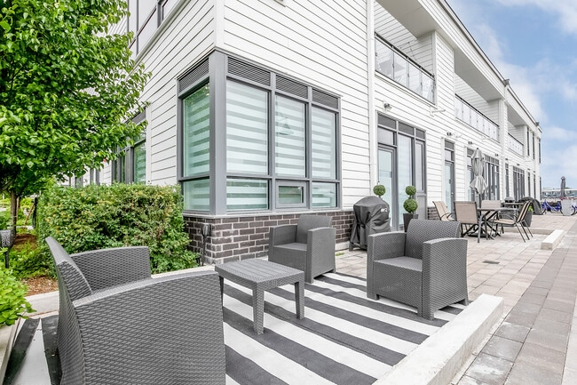 Photo - 331 Broward Wy.