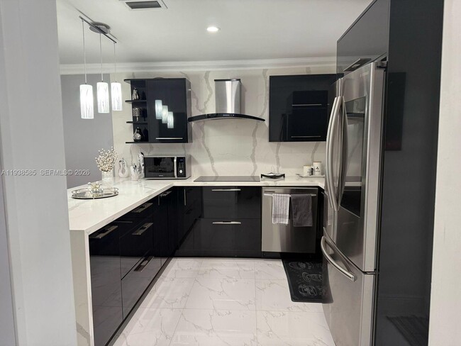 Photo - 2837 W 75th St