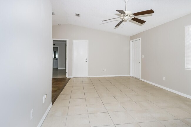 Photo - 1562 SW Calmar Ave