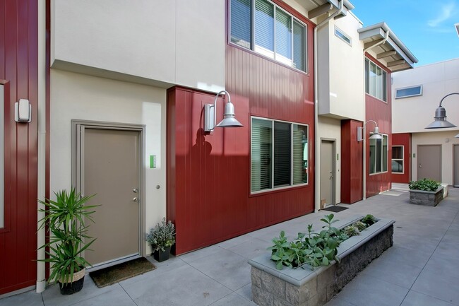 Modern Townhome in the Heart of Downtown E... - Modern Townhome in the Heart of Downtown E...