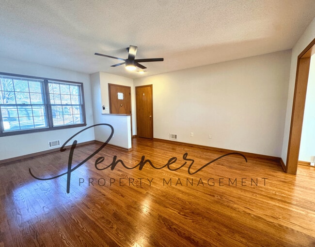 Photo - 807 NE Magellan Ave