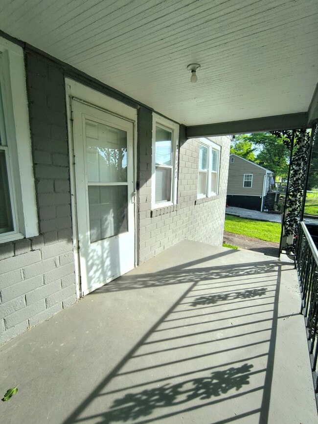 Photo - Charming 2br/1ba house near downtown