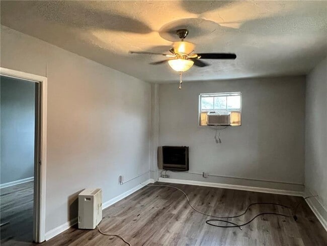 Photo - 525 Woodsmill Rd