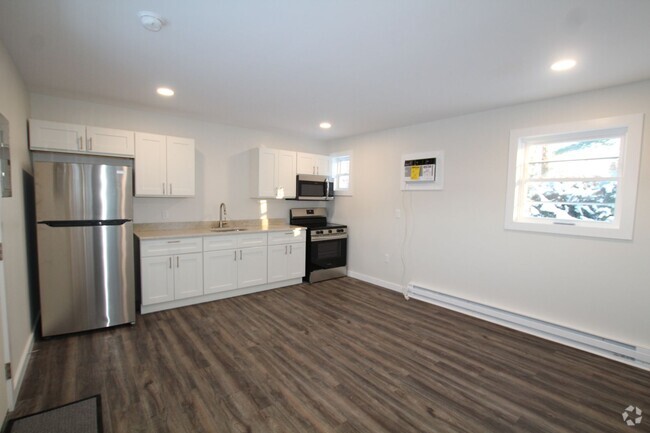 Building Photo - Beautifully remodeled and completed 1 bedr... Unit 14311 Rt. 9W - 14 Rental