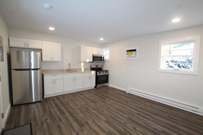 Building Photo - Beautifully remodeled and completed 1 bedr... Unit 14311 Rt. 9W - 14