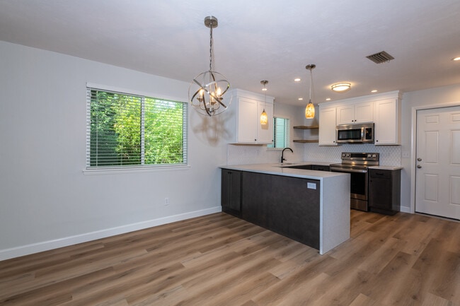 219 Pine Cone Trl