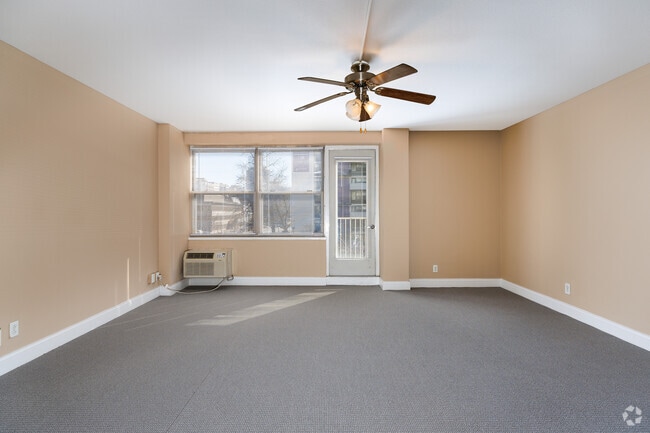 2BR, 1BA - 879SF - Living Room
