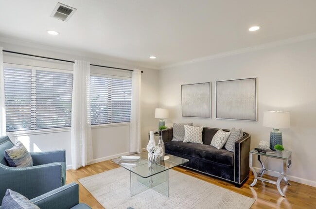 Photo - 545 Cassatt Way