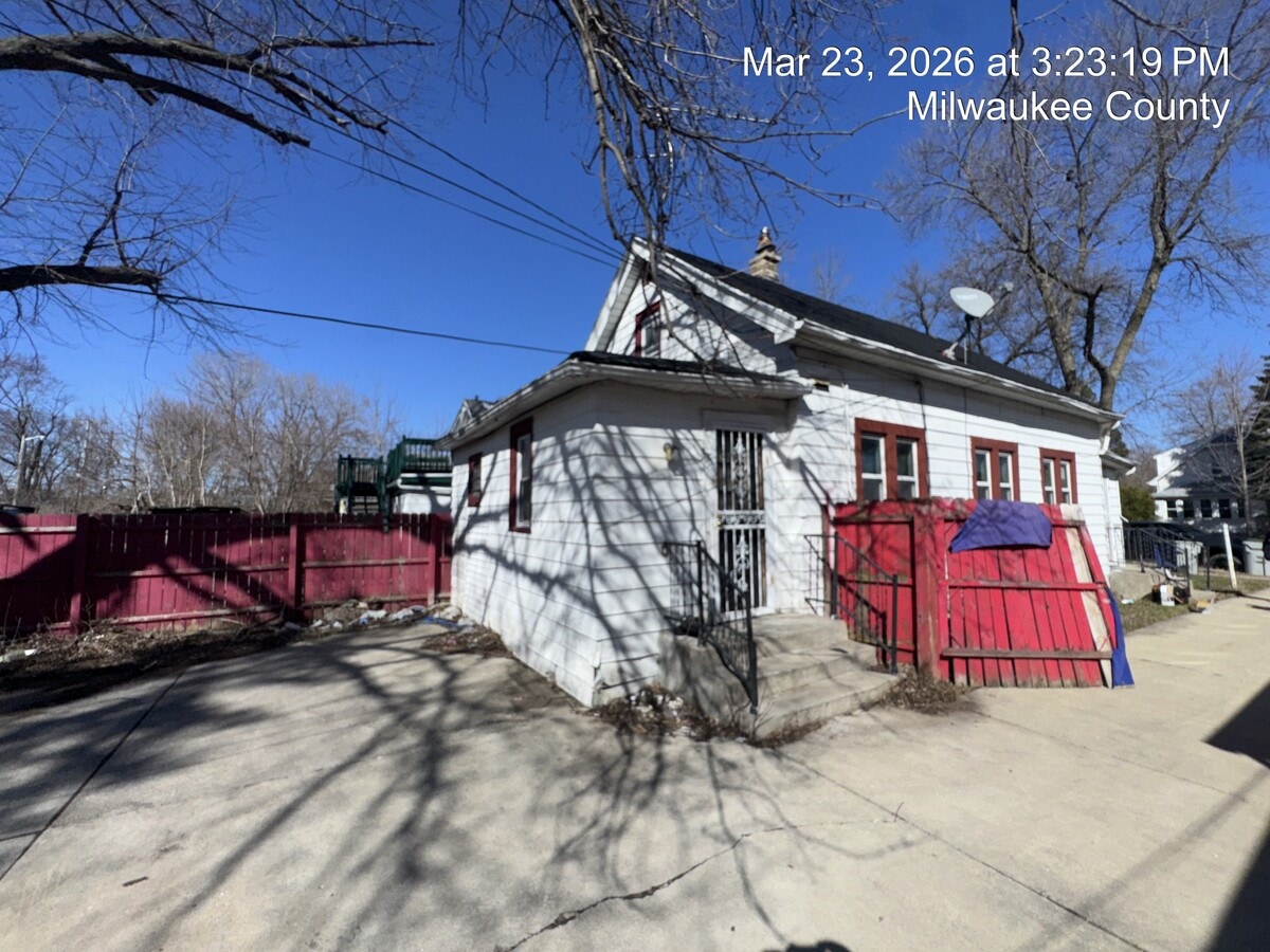 Photo - 5135 N 58th St