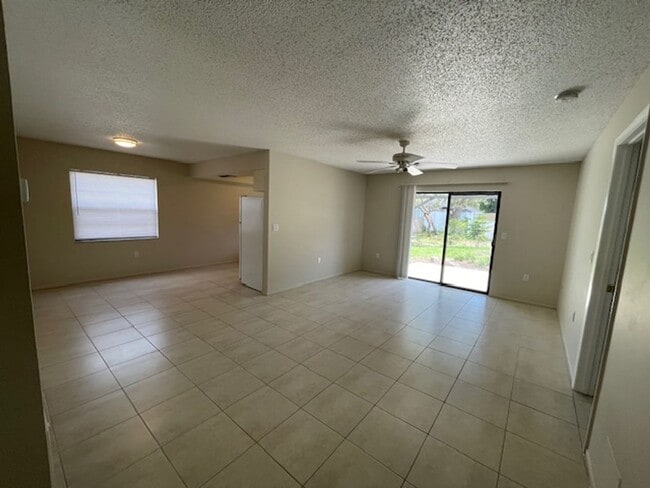 Photo - Open and bright 2/2 with garage