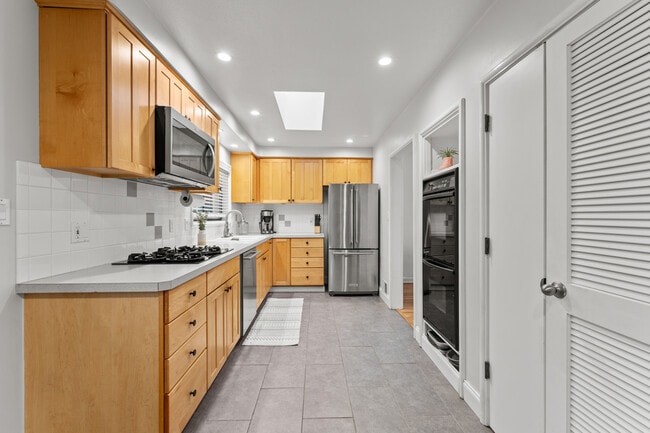 Photo - 12160 SW Douglas St