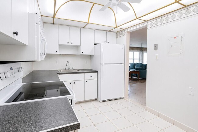Building Photo - 401 N Ocean Blvd Unit 1704