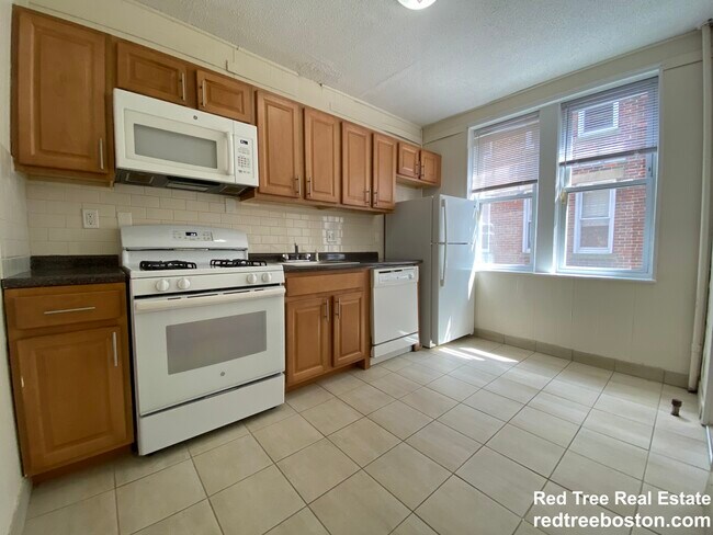 Building Photo - 518 Cambridge St Rental