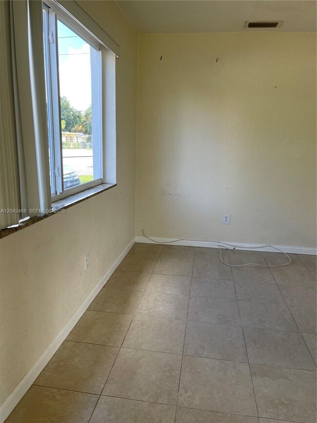 Photo - 16041 NE 18th Pl Unit 1