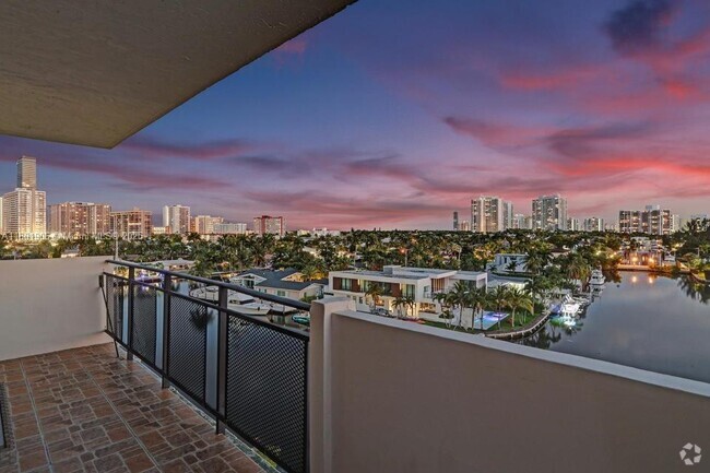 Building Photo - 401 Golden Isles Dr Unit 705 Rental