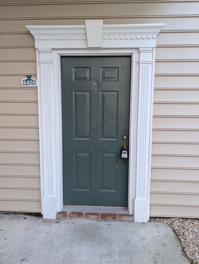 Building Photo - 4405 Sweetwater Blvd Unit 4405 Sweetwater Blvd.