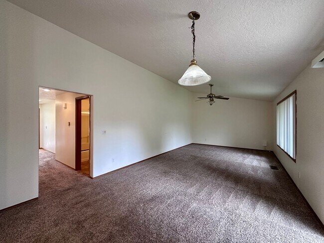 Photo - Adorable and Spacious!! Troutdale Duplex in Cul-de-sac!! Unit 2935
