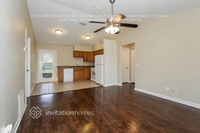 Photo - 1661 New London St