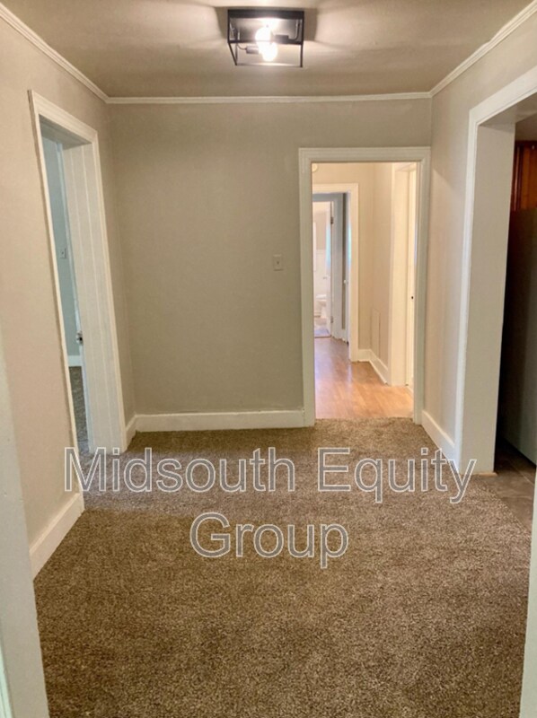 Photo - 420 N McLemore Ave