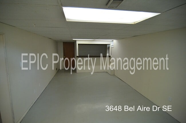 Photo - 3648 Bel Air Dr SE