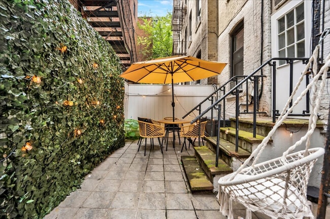 336-338-338 E 18th St Unit SI ID1250778P