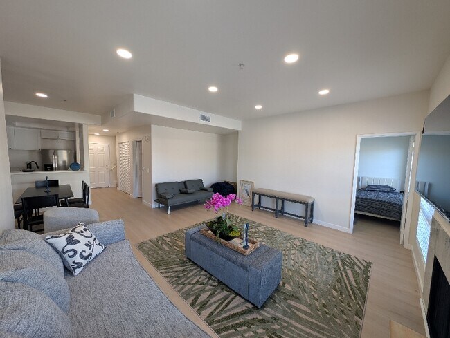 11035 Moorpark St