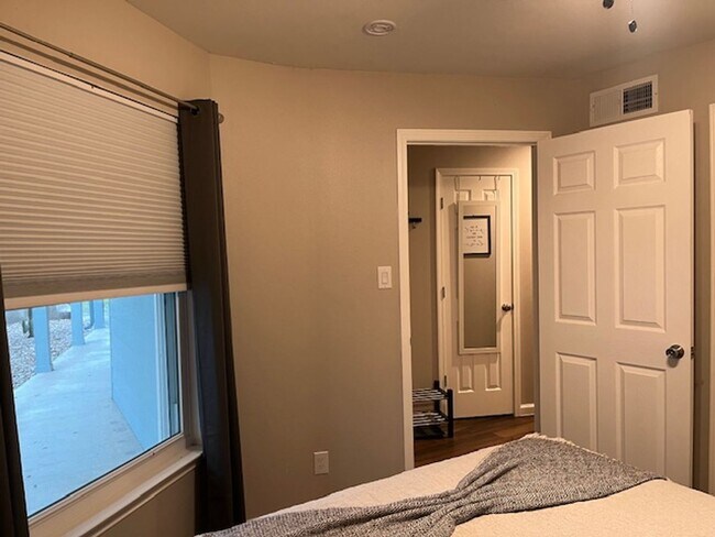Photo - 943 Parkview,