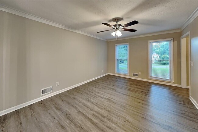 Photo - 2090 Moccasin Way