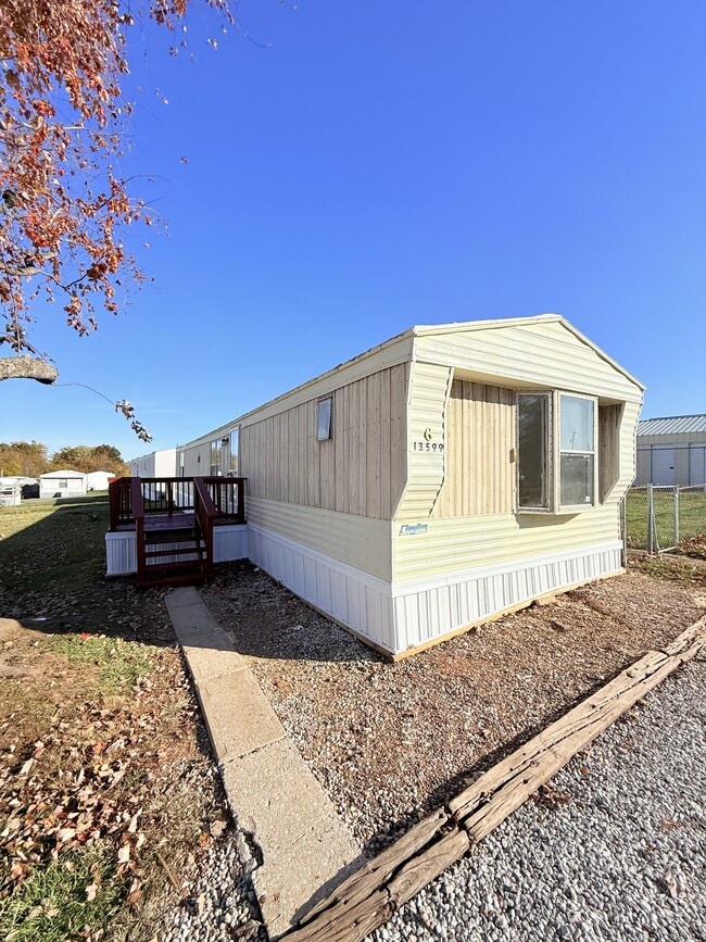 Building Photo - 13599 Ridgewood Dr