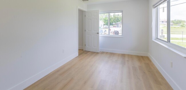 Photo - 2921 NW 11th St Unidad East