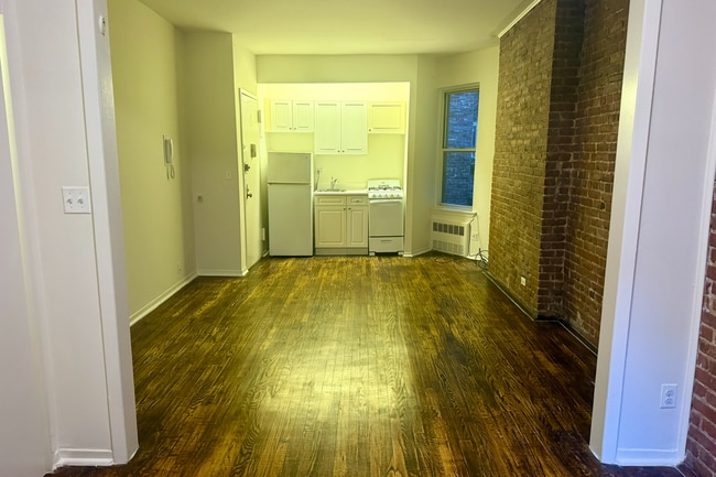 Photo - 2274 Broadway