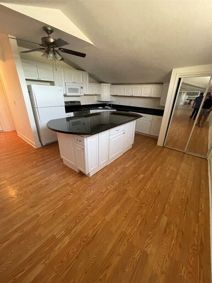 Photo - 2110 Chenevert St Unit 8