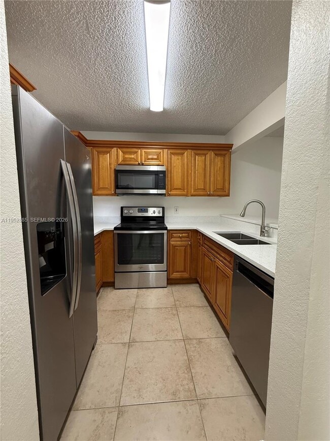 Building Photo - 1453 Lake Crystal Dr Unit H