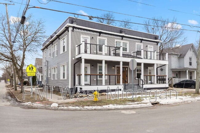 Photo - 802 Douglas St NW Unit A