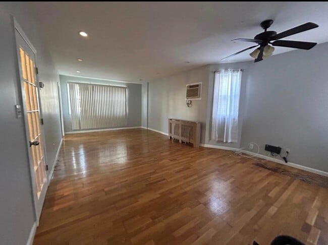Building Photo - 78 W 51st St Unit 2