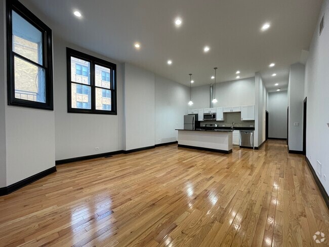 Building Photo - 1000 N Mozart St Unit 1E Rental
