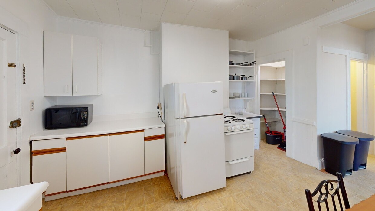 Photo - Private bedroom in 3 bed/1 bath Home