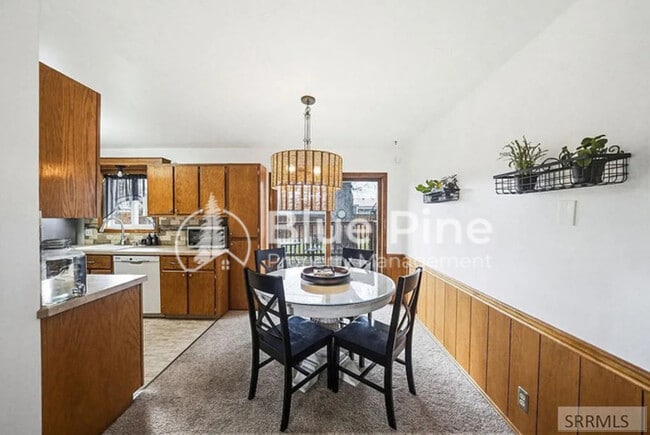 Photo - 407 Valley Dr